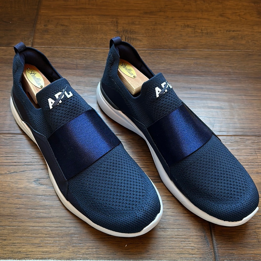 Men’s Athletic Propulsion Labs (APL) TechLoom Bliss shoes | Navy/White